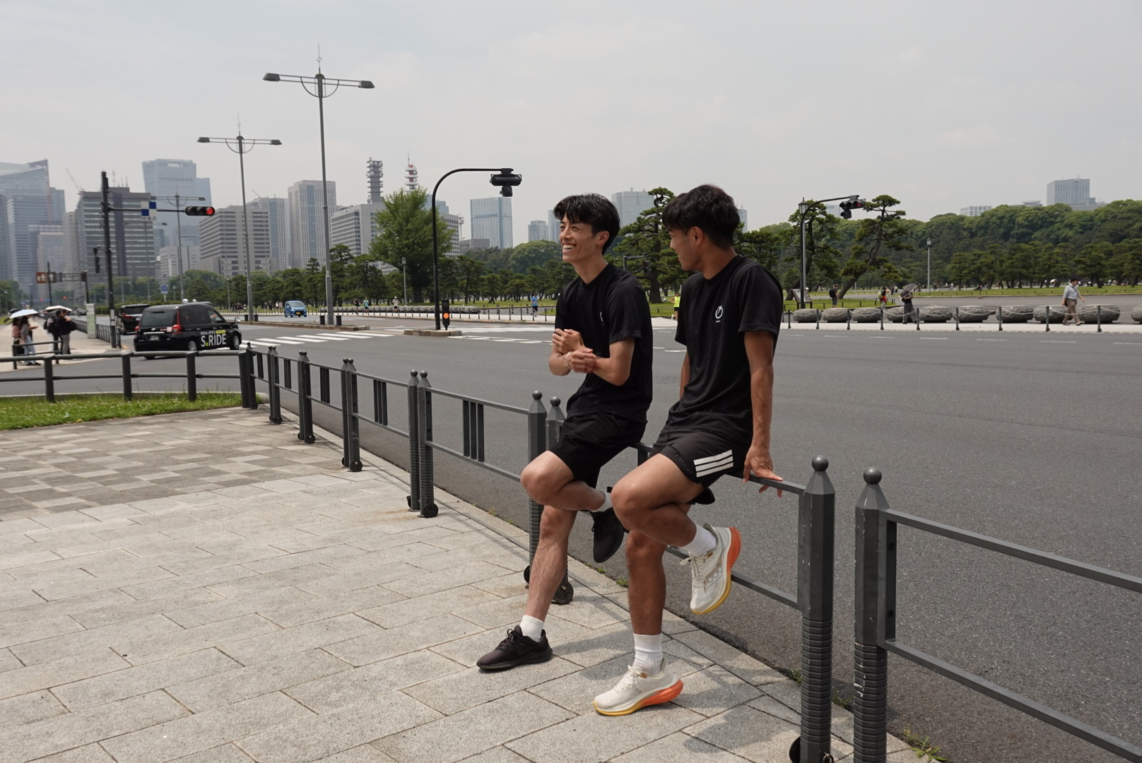 Saikou! 26 SS Short Sleeveを着て走る様子